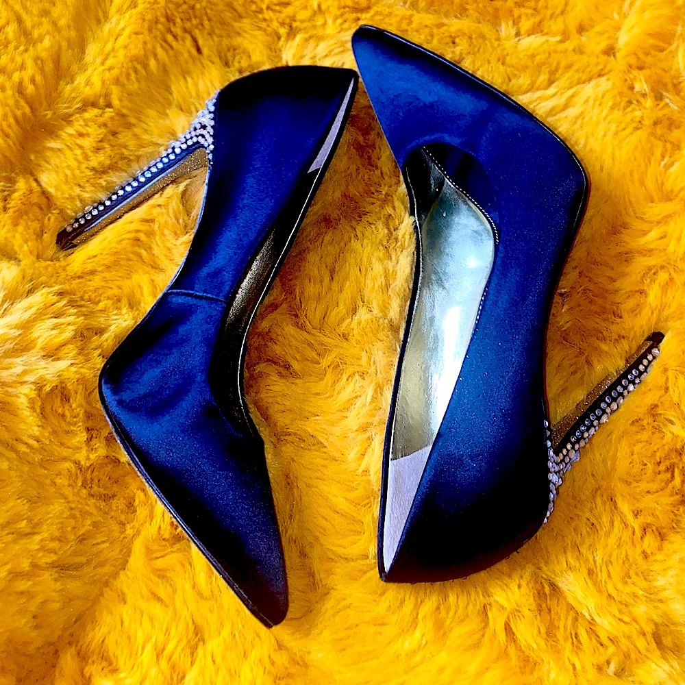 Black and Gold Satin Nine West Pumps